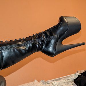 Black knee high boots size6